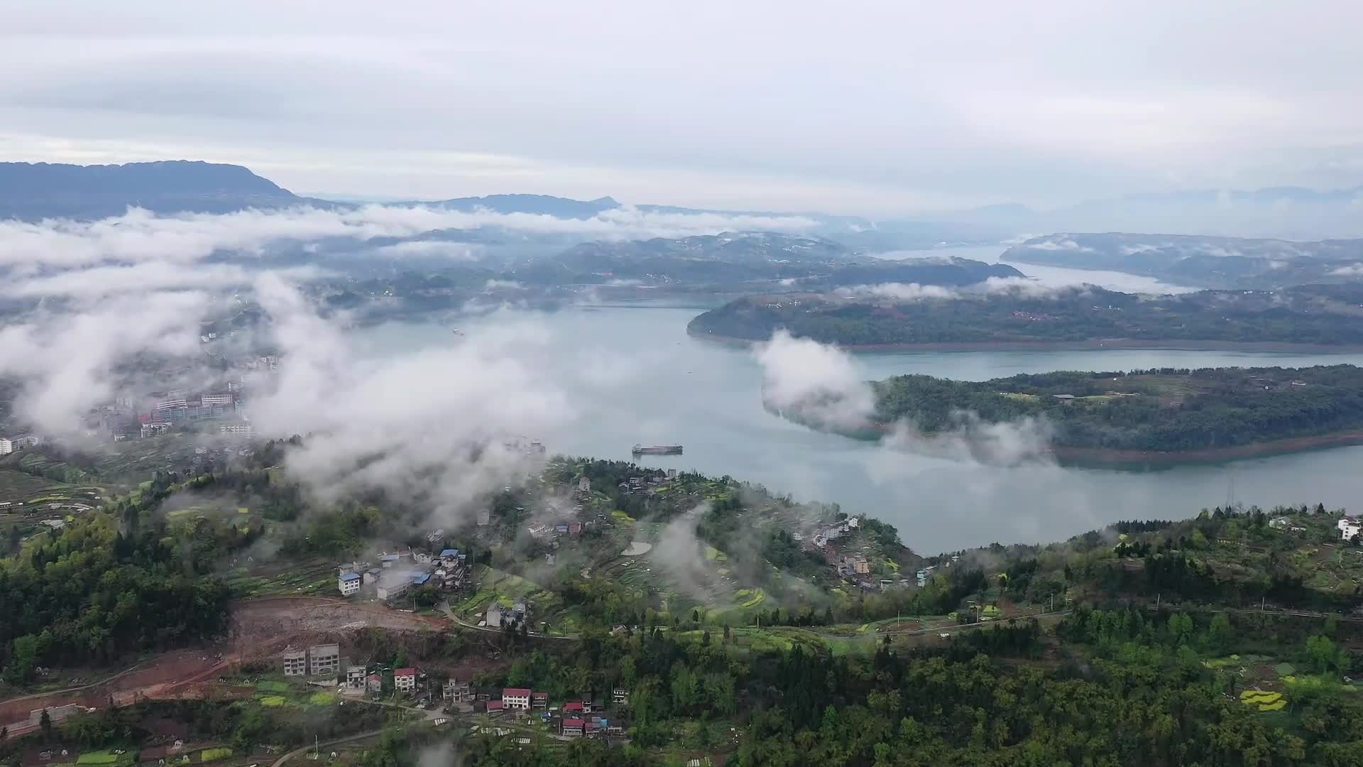 重庆忠县雨后云雾缭绕如诗如画